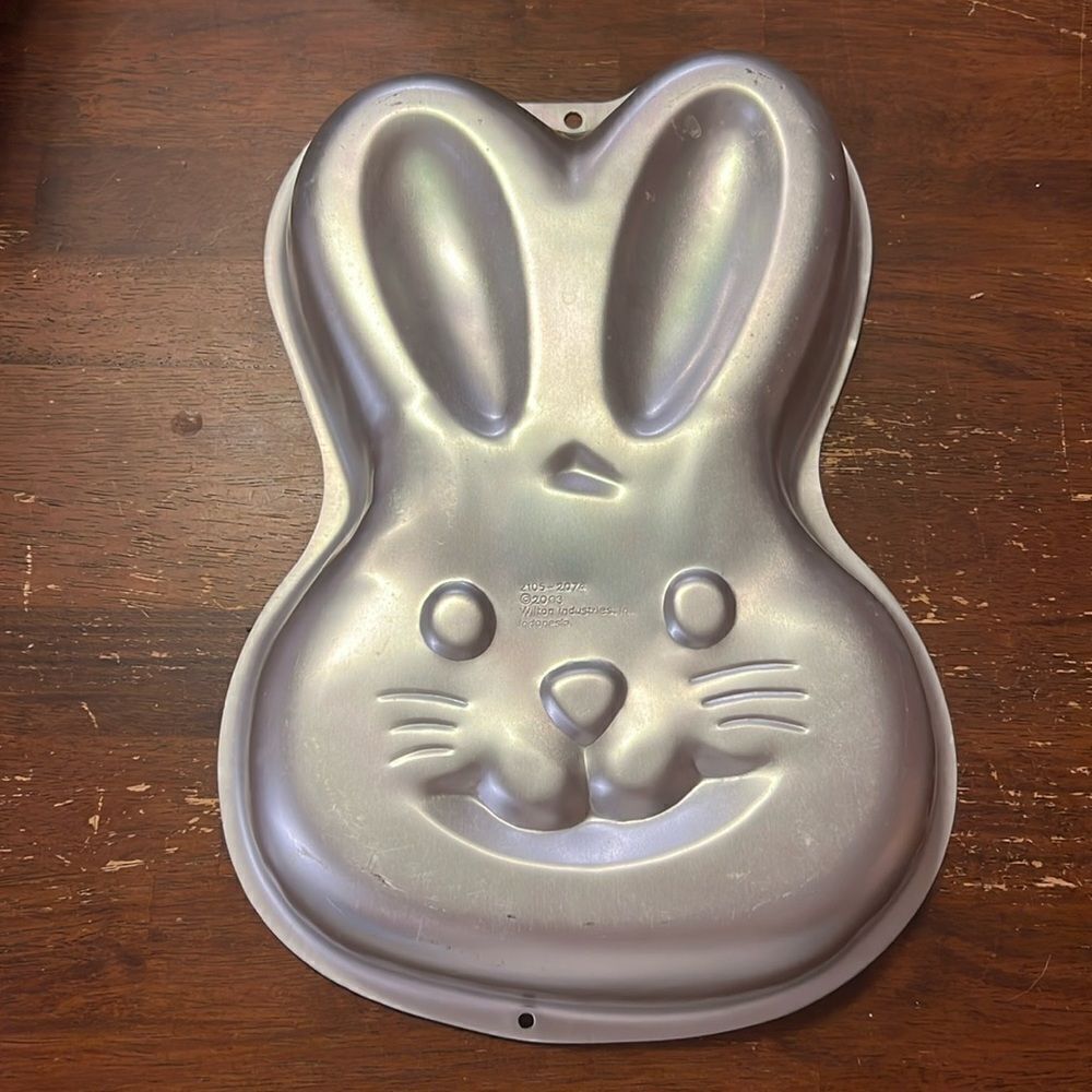 2003 Wilton Rabbit Cake Pan